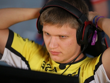 LPL女主持人希然晒照：一会赛前发布会见勒